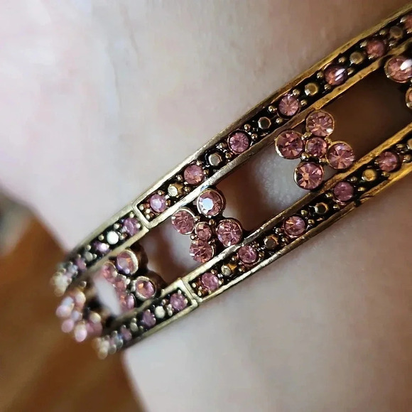 Goldtone Pink Rhinestone Stretch Bracelet 💓 - Picture 2 of 7
